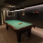 Huoneisto La Casa 300m2, 3-floor, Ac, Billiards & Cinema *