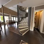 Huoneisto La Casa 300m2, 3-floor, Ac, Billiards & Cinema Lappeenranta