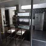 La Casa 300m2, 3-floor, Ac, Billiards & Cinema Huoneisto *
