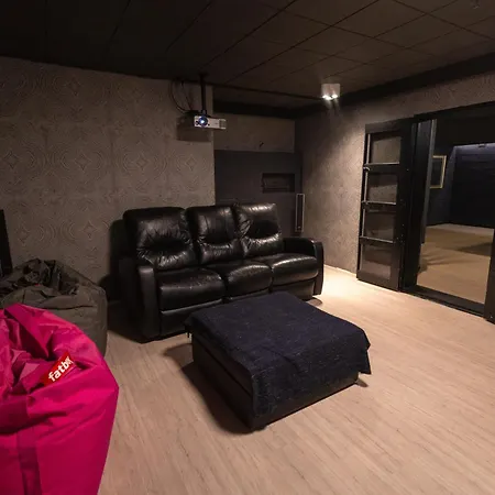 La Casa 300m2, 3-floor, Ac, Billiards & Cinema Apartment Lappeenranta