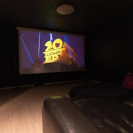 Apartment La Casa 300m2, 3-floor, Ac, Billiards & Cinema