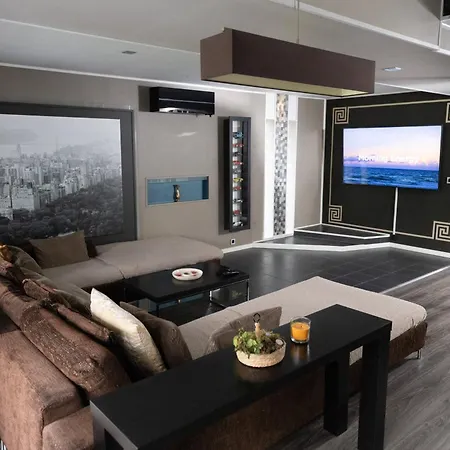 Huoneisto La Casa 300m2, 3-floor, Ac, Billiards & Cinema Lappeenranta