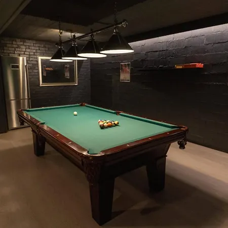 Apartment La Casa 300m2, 3-floor, Ac, Billiards & Cinema *