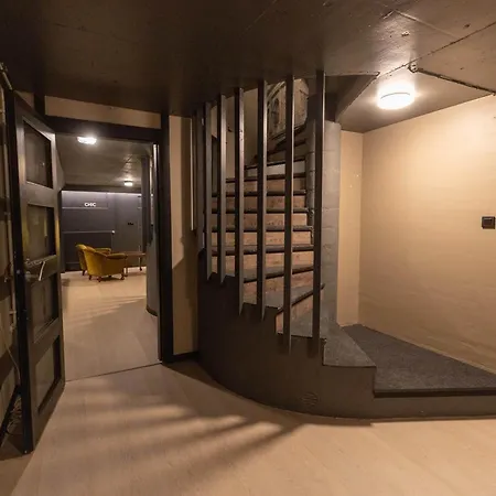 Apartment La Casa 300m2, 3-floor, Ac, Billiards & Cinema