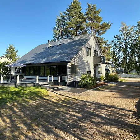 Huoneisto La Casa 300m2, 3-floor, Ac, Billiards & Cinema *
